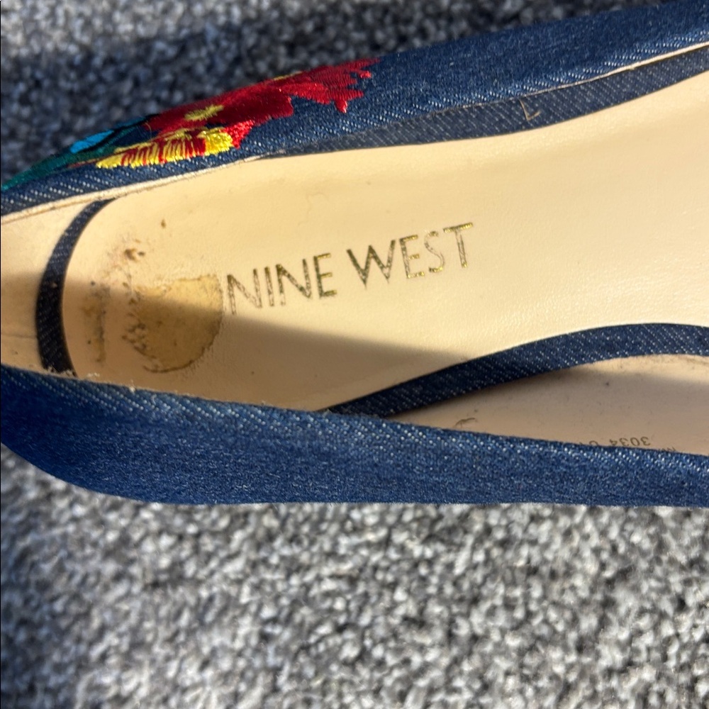 Nine West Navy Embroidered Pointed-Toe Flats size 6M - Picture 2 of 13